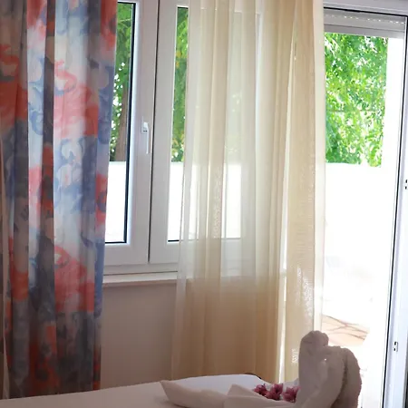 Apartments Mrdan Seget Vranjica Exterior foto