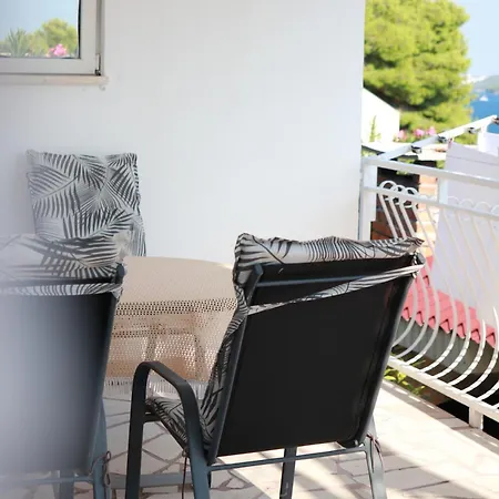 Apartments Mrdan Seget Vranjica Exterior foto